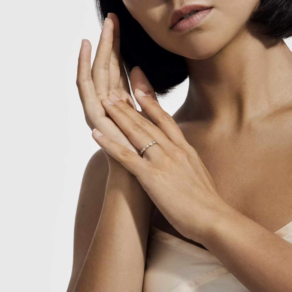 De Beers Petal Band