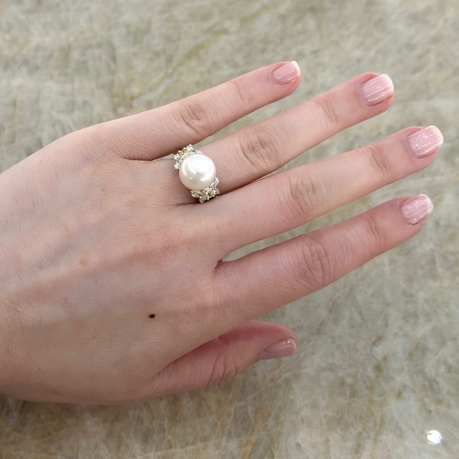 White South Sea Pearl Diamond Ring