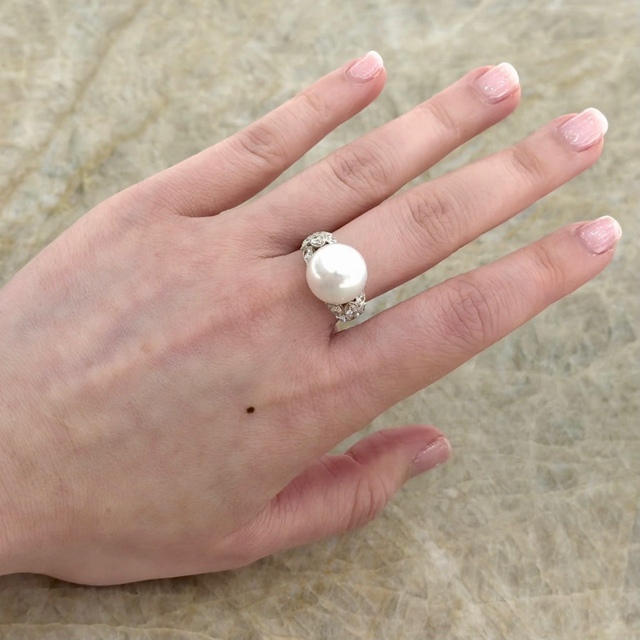 White South Sea Pearl Diamond Ring