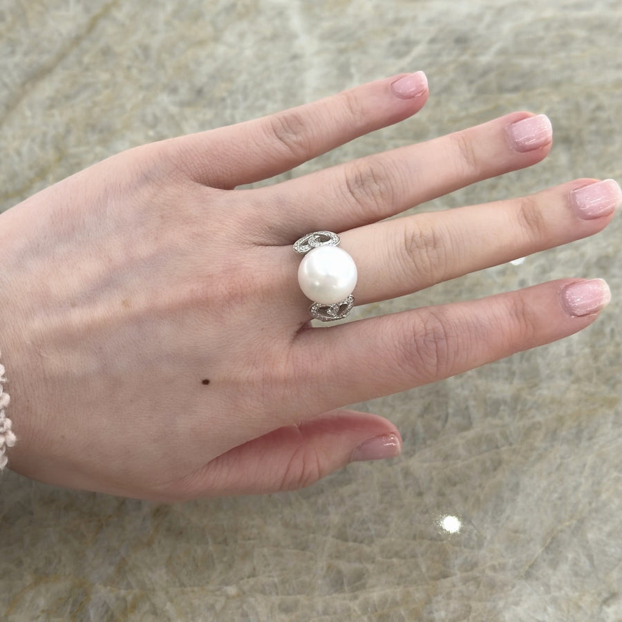 White South Sea Pearl Diamond Ring