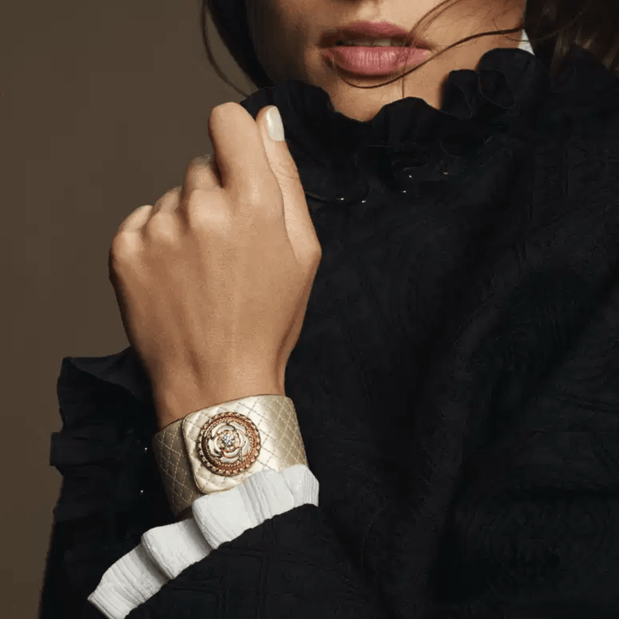 CHANEL Mademoiselle Privé Bouton Camélia H7069