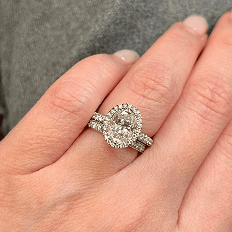 De Beers Oval - shaped Diamond Ring - J1DD13L20P52
