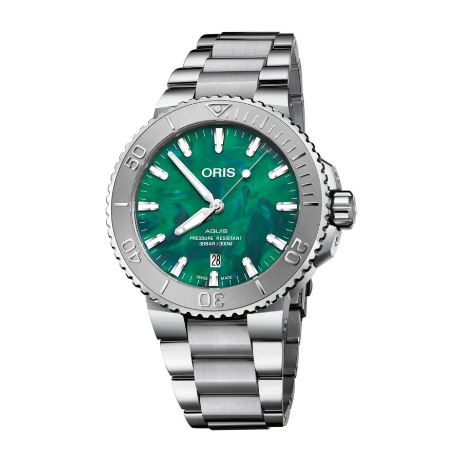 Oris Aquis Oris X Bracenet - 01 733 7730 4137-07 8 24 05PEB - Oris Aquis Oris X Bracenet in a 43mm stainless steel case, multi-color green dial. Automatic movement, power reserve of 38 hours. Water resistance of 30 bar. Stainless steel bracelet.&nbsp;
