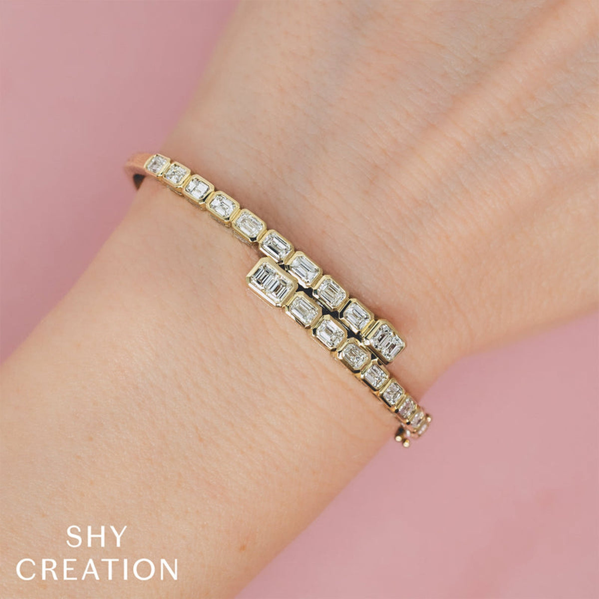 Shy Creation Diamond Emerald Bezel Bangle 3.27 CT - SC22009608ZS