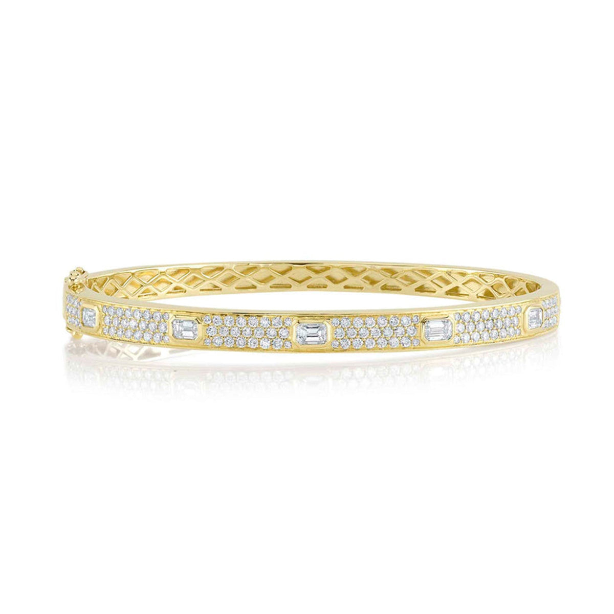 Shy Creation Diamond Emerald Pave Bangle 1.80 CT - SC22008746ZS