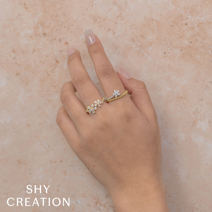 Shy Creation Flower Diamond Ring - SC55029095