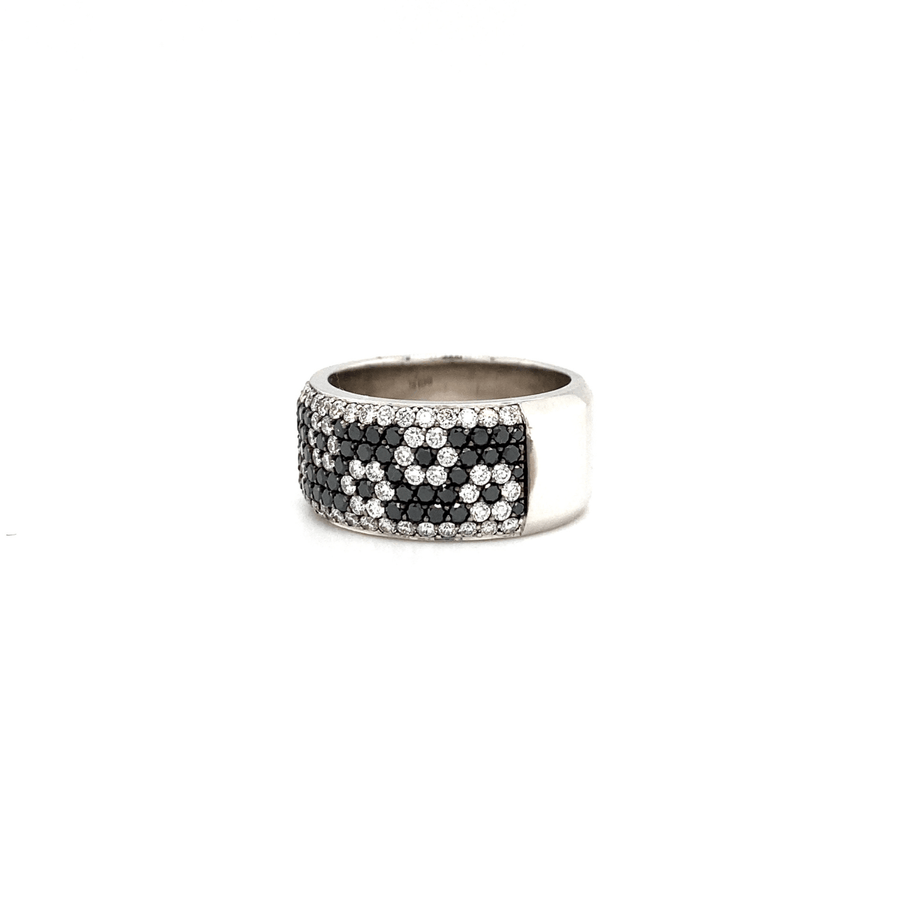 Bez Ambar Black and White Flower Diamond Ring - LPB5FLBW91947