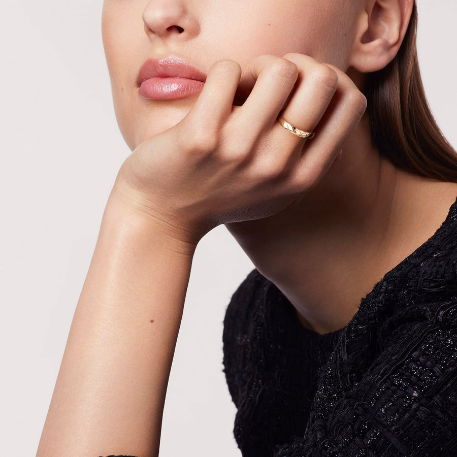 CHANEL Coco Crush Ring in 18 karat yellow gold quilted motif.