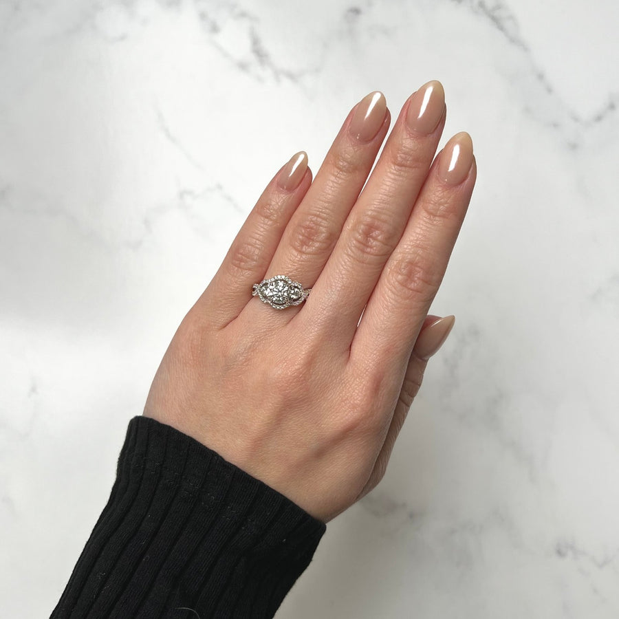 Round-cut Engagement Ring - DRFMK03114