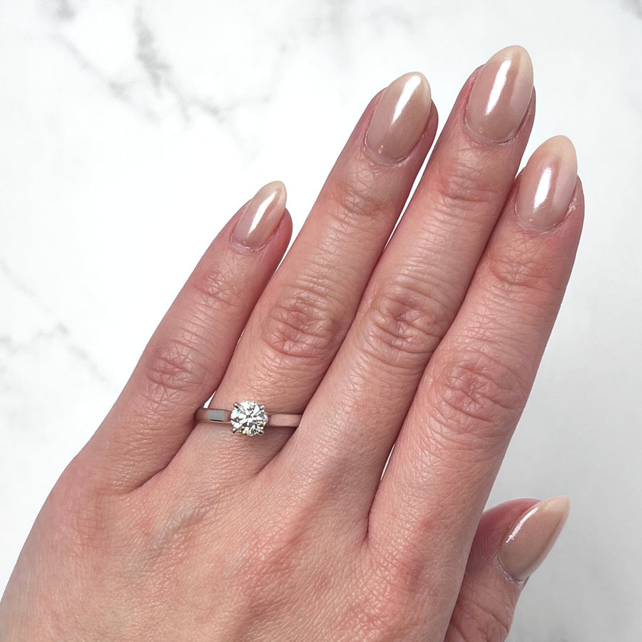 Round-cut Engagement Ring - DRJST00869