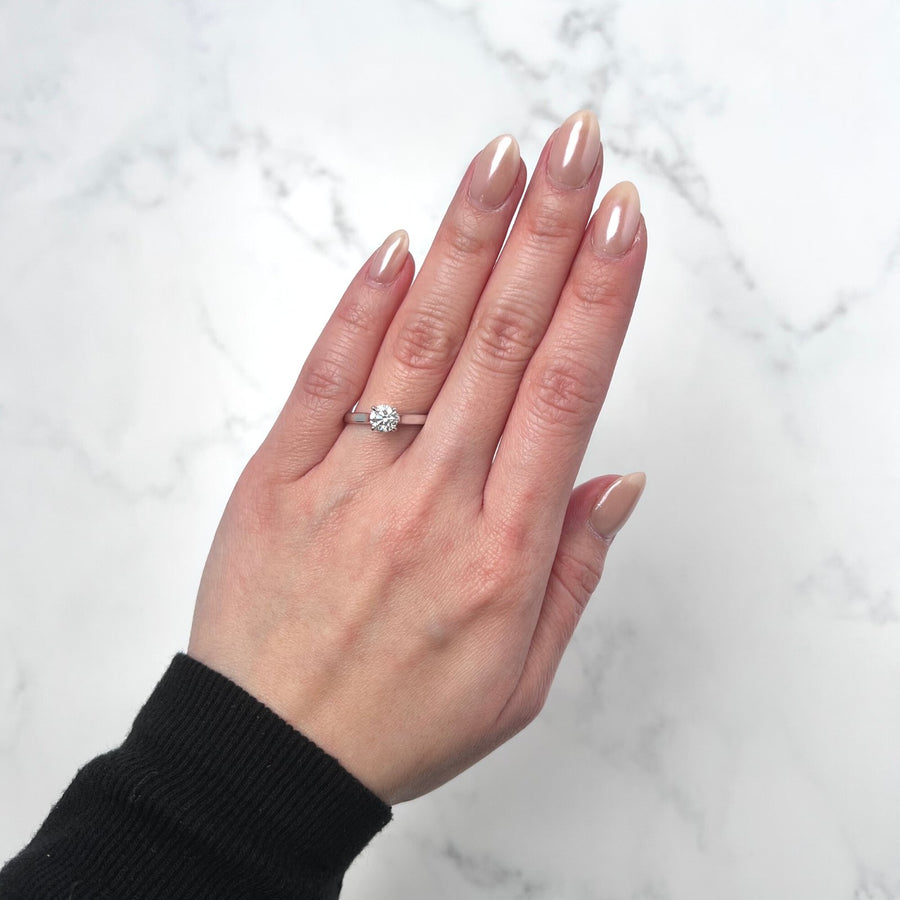 Round-cut Engagement Ring - DRJST00869