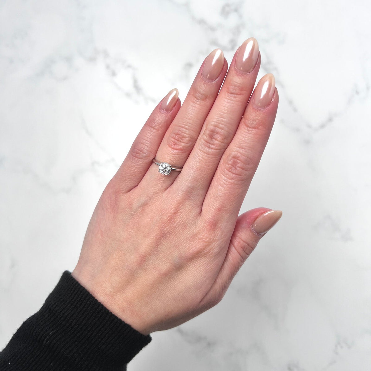 Round-cut Engagement Ring - DRJST01018