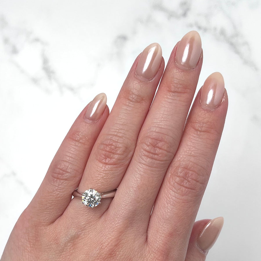 Round-cut Engagement Ring - DRJST01544