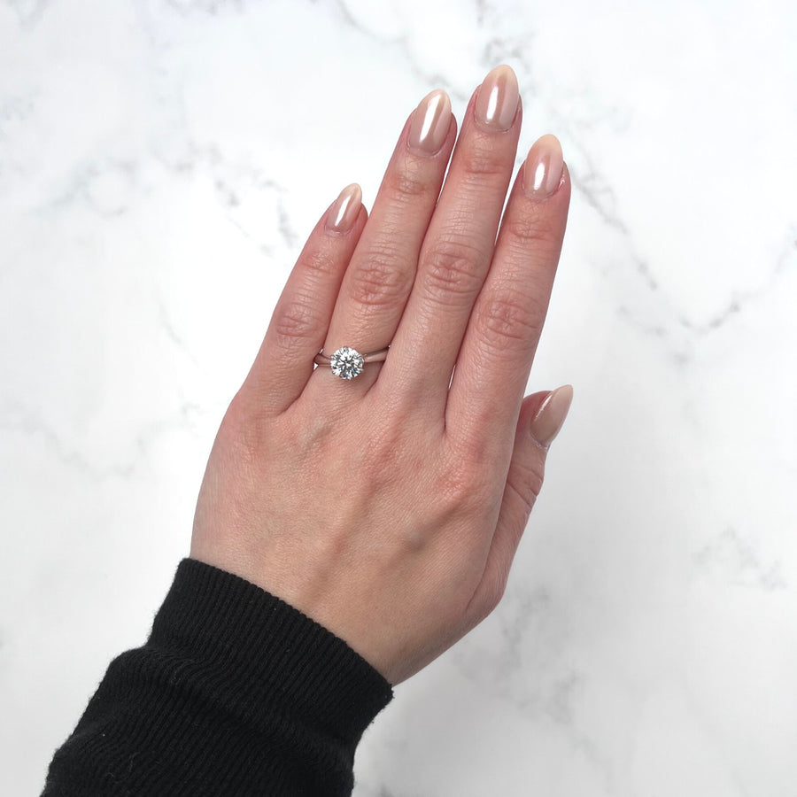 Round-cut Engagement Ring - DRJST01544