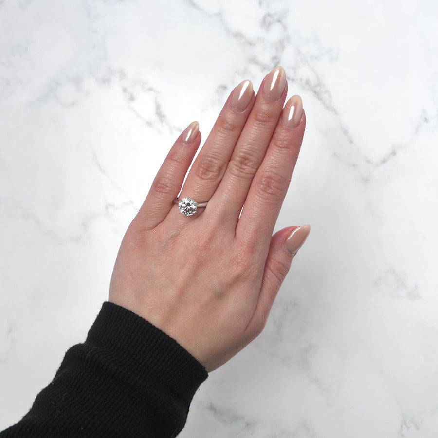 Round-cut Engagement Ring - DRJST01875