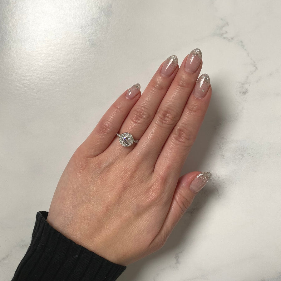 Round-cut Engagement Ring - DRJST01884