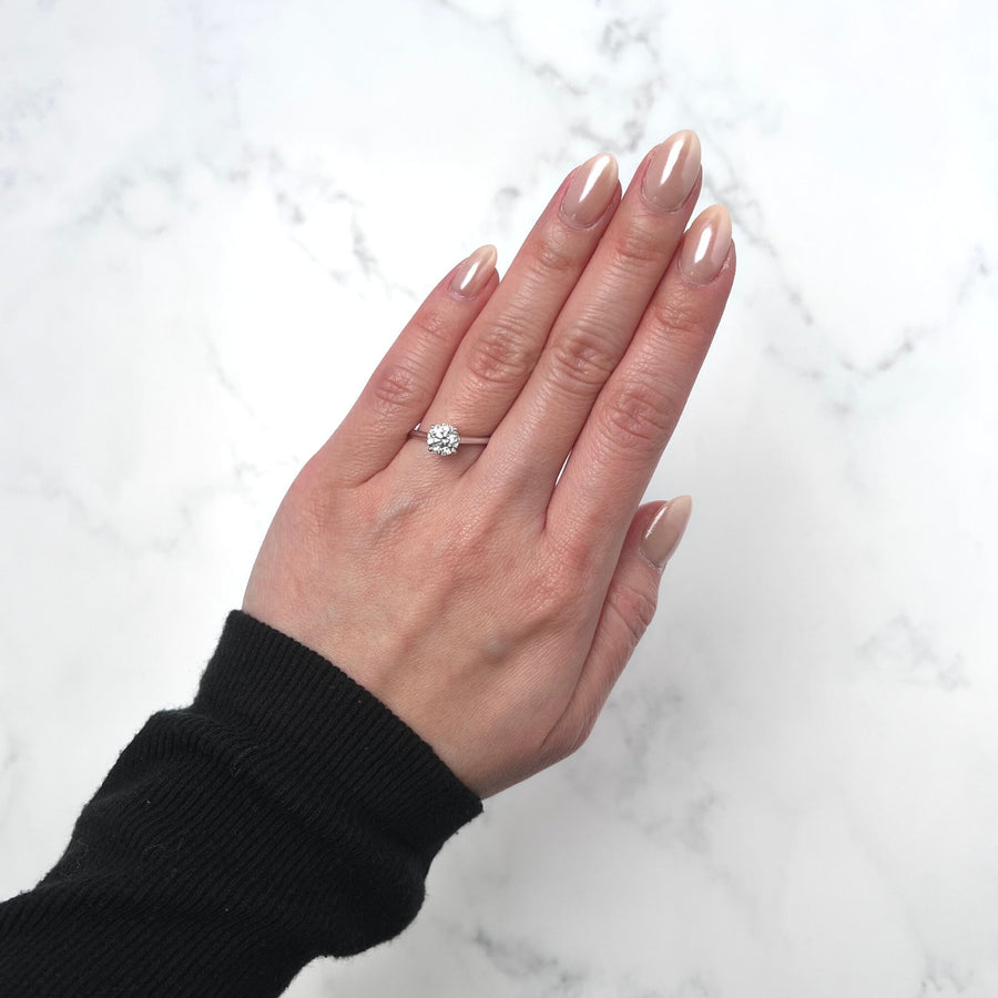 Round-cut Engagement Ring - DRJST01900