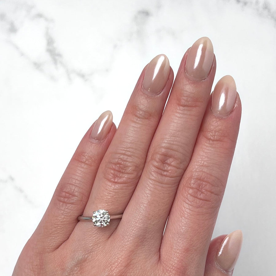 Round-cut Engagement Ring - DRJST01900