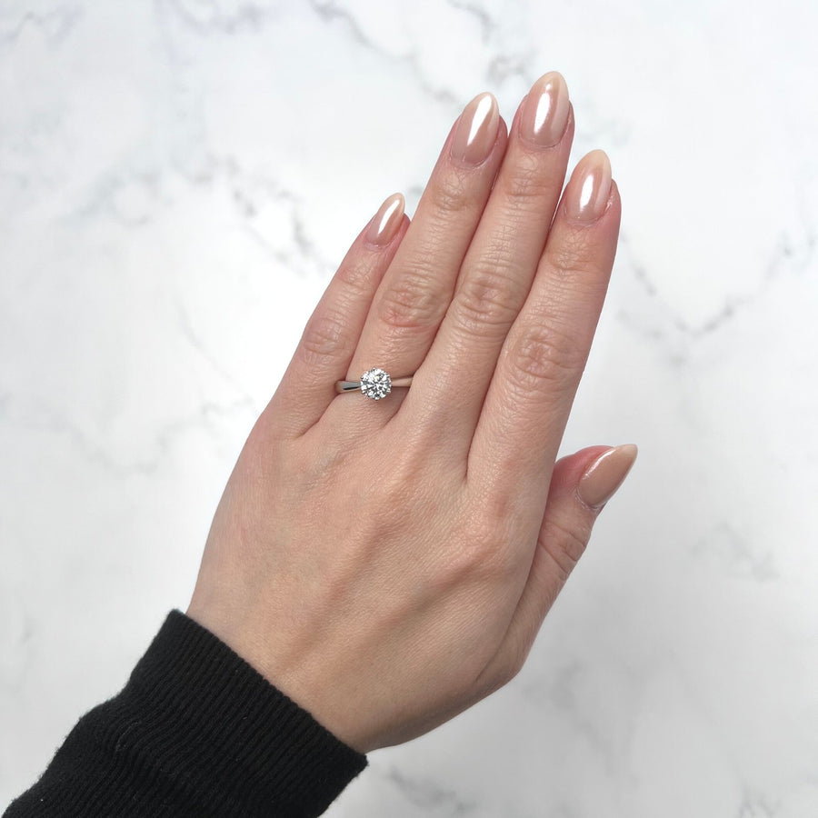 Round-cut Engagement Ring - DRJST02080