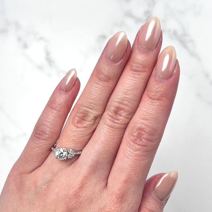 Round-cut Engagement Ring - DRJST02302