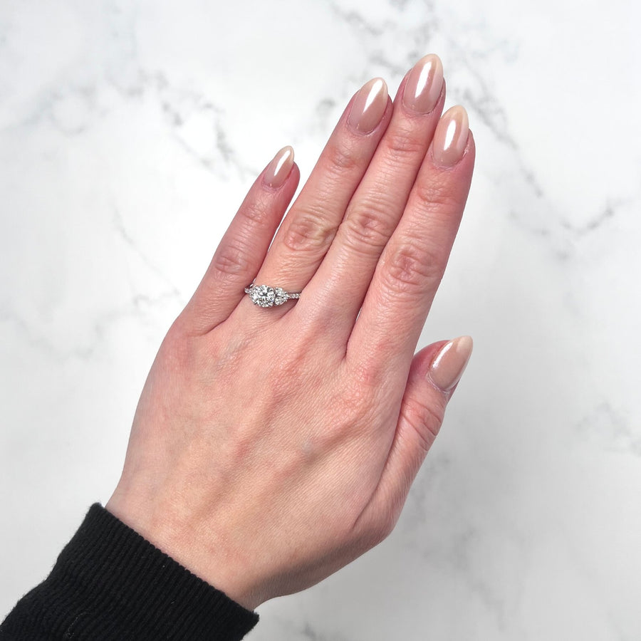 Round-cut Engagement Ring - DRJST02302
