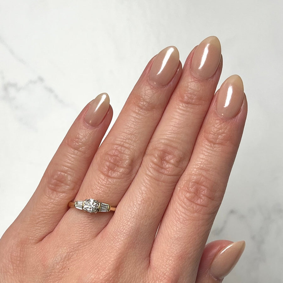 Round-cut Engagement Ring - DRJST02794