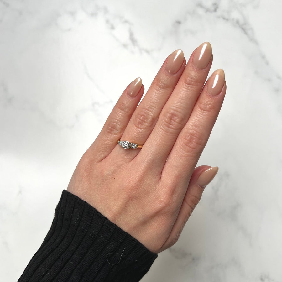 Round-cut Engagement Ring - DRJST02794