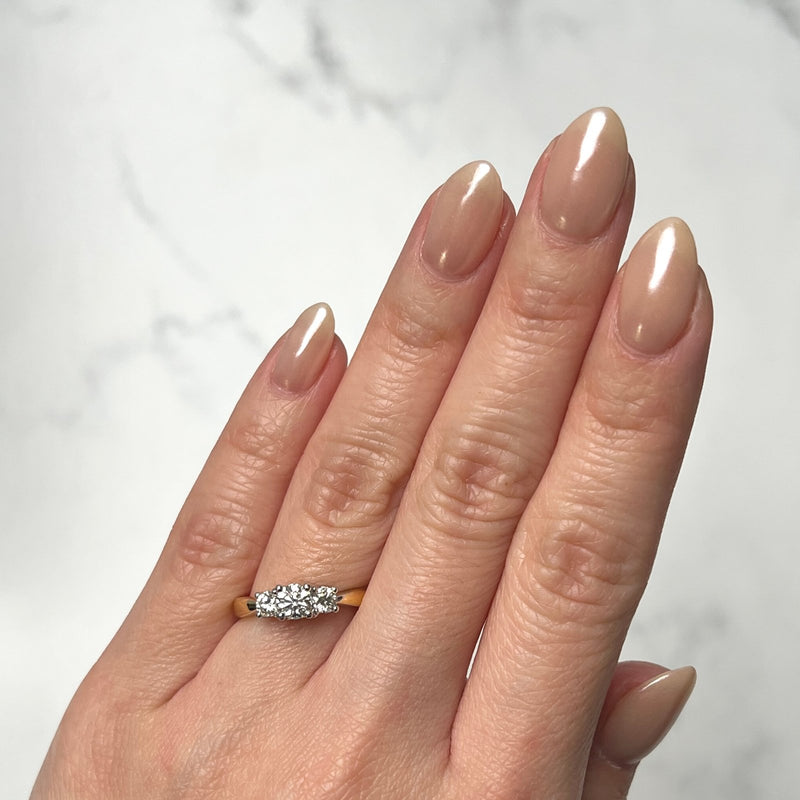 Round-cut Engagement Ring-Round-cut Engagement Ring - DRJST02801