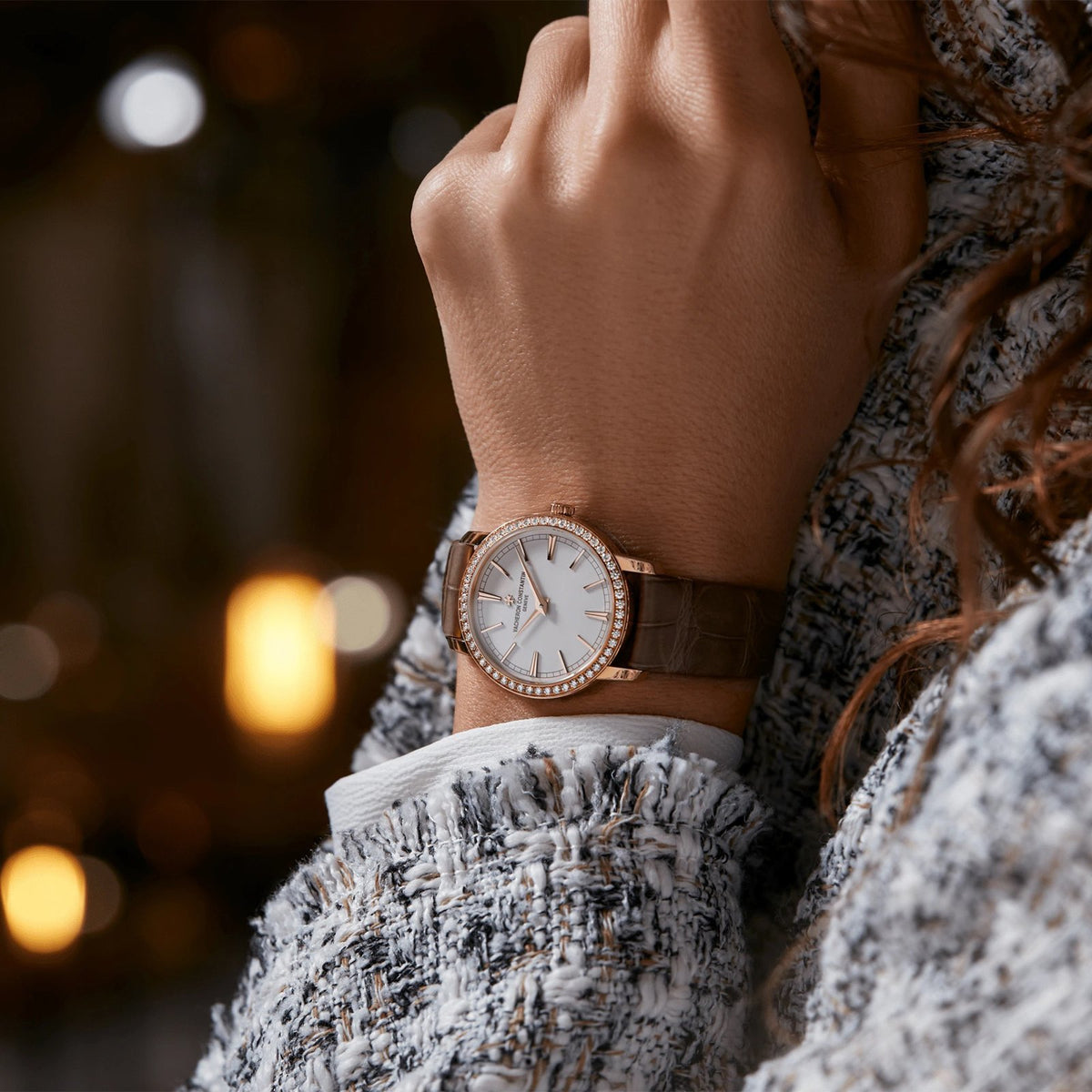Vacheron Constatin Traditionnelle Manual-Winding - 81590/000R-9847 - Vacheron Constatin Traditionnelle Manual-Winding in a 33mm rose gold diamond bezel case with white dial on leather strap, featuring a hand-wound mechanical movement.